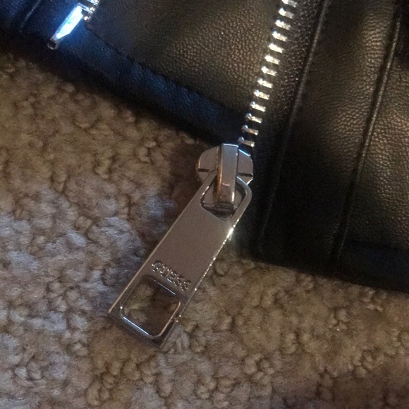 GUESS BNWT Black Faux Fur Silk Lined Vest - Picture 3 of 4